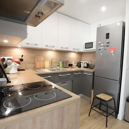 Апартаменты Nice Design Apt With Balcony In The Heart Of Paris
