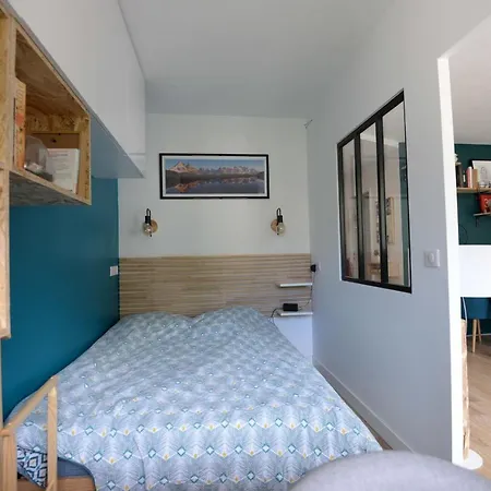 Апартаменты Nice Design Apt With Balcony In The Heart Of Paris *