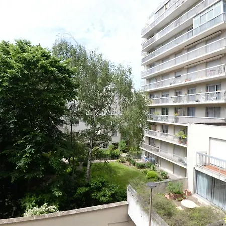 Апартаменты Nice Design Apt With Balcony In The Heart Of Paris *